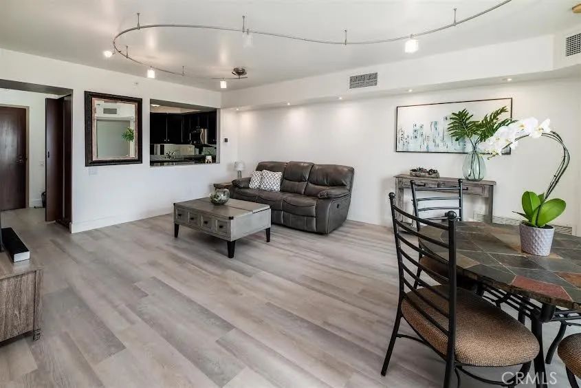 Photo #6: OC25085038 Listing 