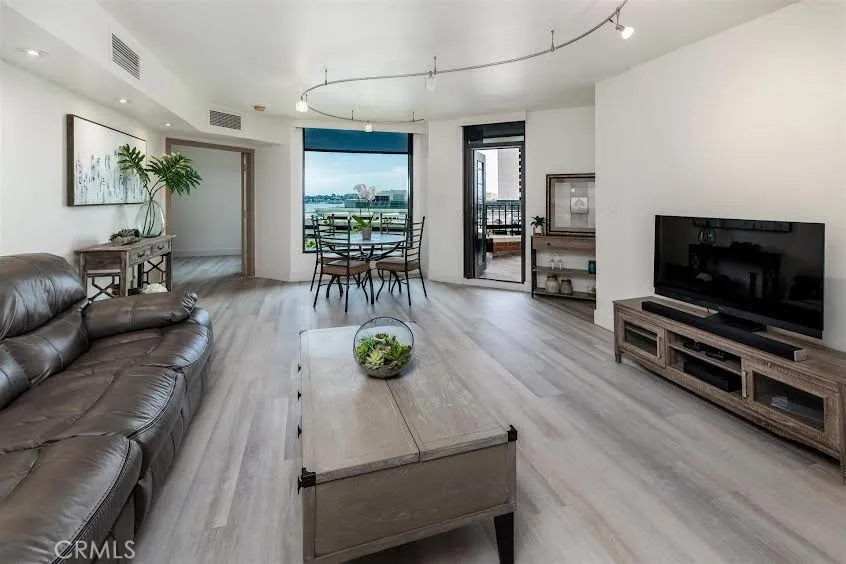 Photo #5: OC25085038 Listing 