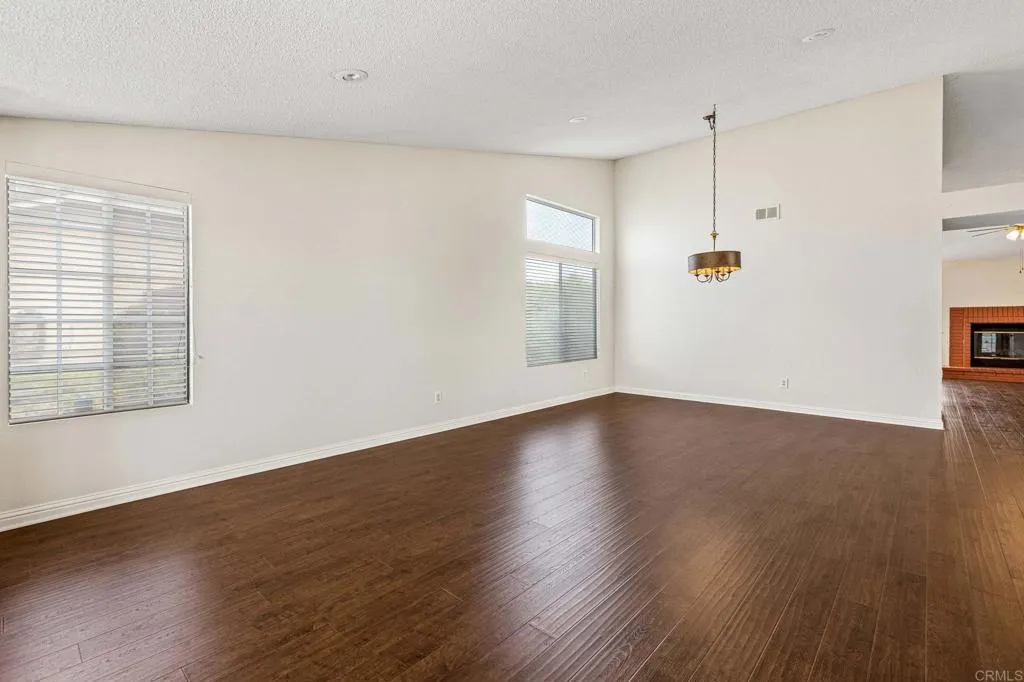 https://cdn.realtyfeed.com/cdn/127/306417202/4adf8e7692b05f99cb12511e9d35c258.webp