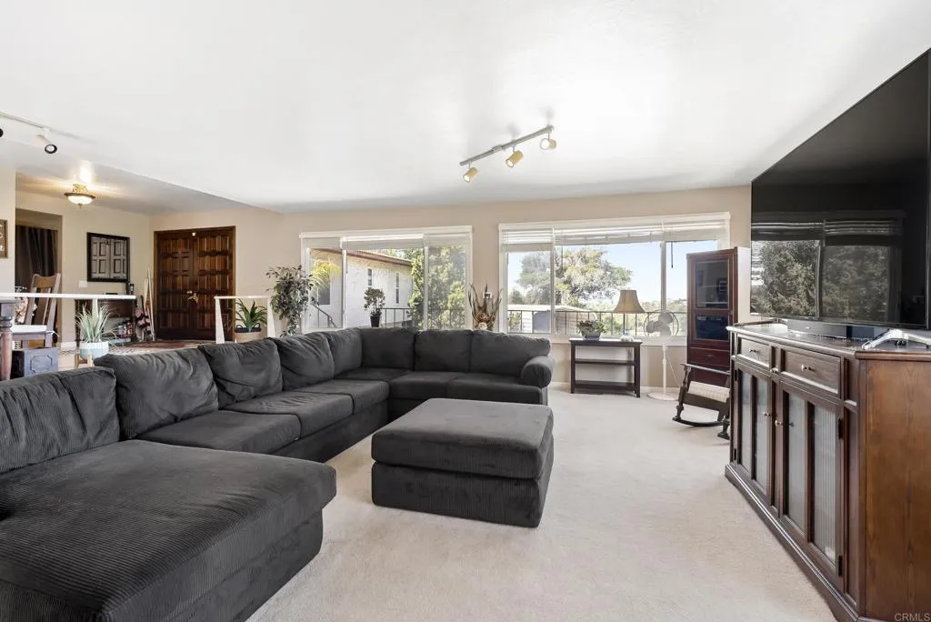 https://cdn.realtyfeed.com/cdn/127/306417326/af25b0995d3df74ddc9f07279fd19798.webp