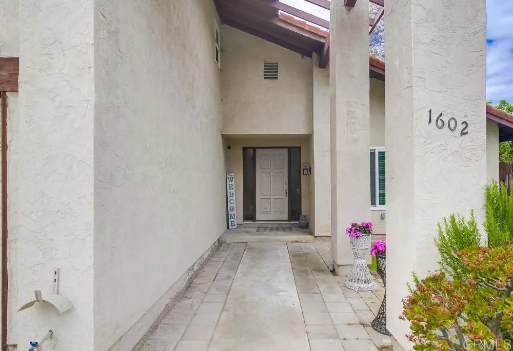 https://cdn.realtyfeed.com/cdn/127/306417415/b92e0fb46d7f9531598e049083460c99.webp