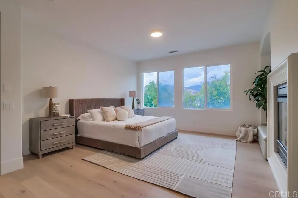 https://cdn.realtyfeed.com/cdn/127/306417505/cc41bf8938360c32999bd31633210cd7.webp