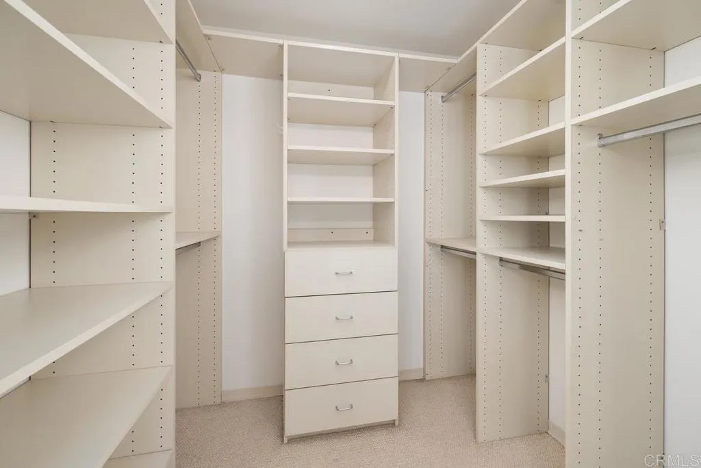 https://cdn.realtyfeed.com/cdn/127/306417896/4f1eeaca5b117d4531aa089065420737.webp