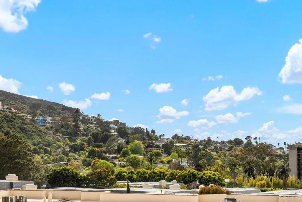 https://cdn.realtyfeed.com/cdn/127/306417896/d9bdcde3e3c2ab6997129b0ec2a398cc.webp