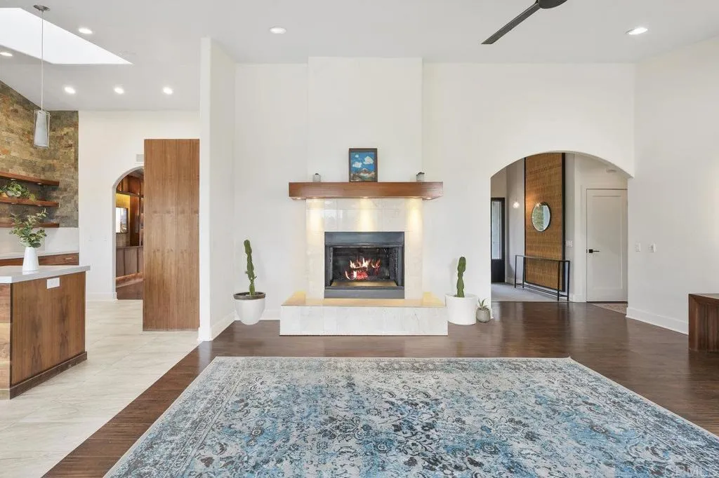 https://cdn.realtyfeed.com/cdn/127/306418070/a8bea845c834ab4989389985f5325cb4.webp