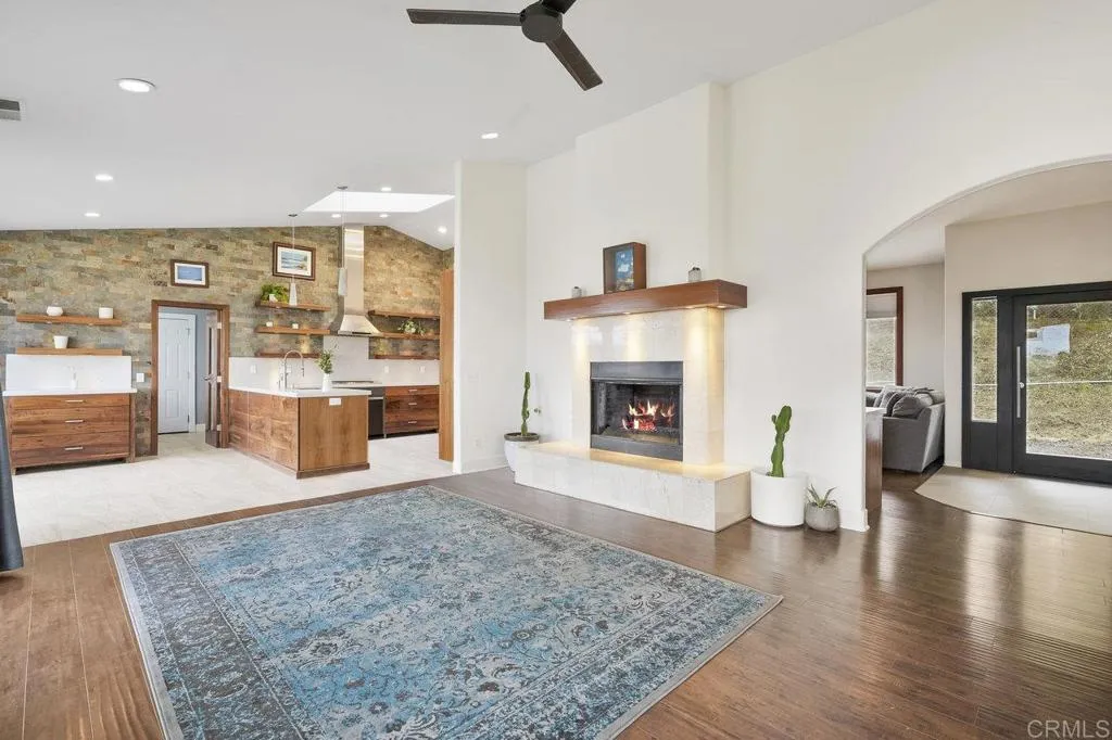 https://cdn.realtyfeed.com/cdn/127/306418070/bd2fa9f2f5bbd93ae965e4b23c53c9c8.webp