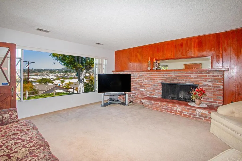 https://cdn.realtyfeed.com/cdn/127/306418385/8f2667ac810ba65050bc0f8063b15629.webp