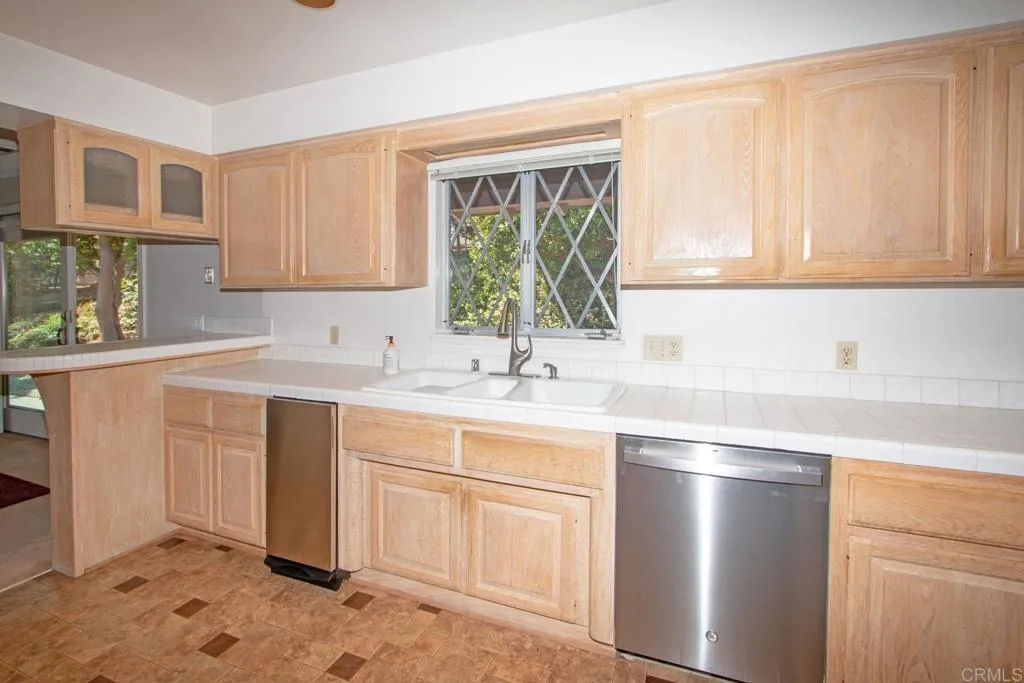 https://cdn.realtyfeed.com/cdn/127/306418385/e6e79167dcbd57a1ee829066807f7f9e.webp