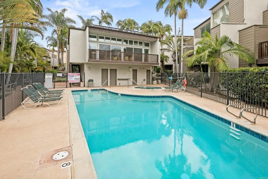 https://cdn.realtyfeed.com/cdn/127/306418493/40c99d6b1a6d4c28a94bc9ab48896af2.webp