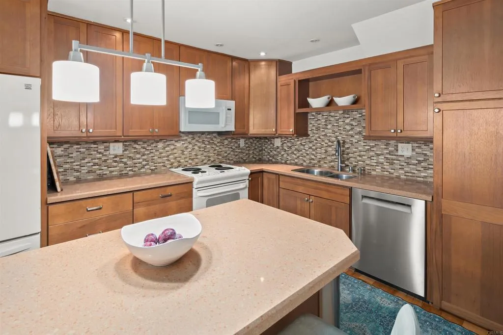 https://cdn.realtyfeed.com/cdn/127/306418493/edca3ca50a377da152a23e5f35fc154a.webp