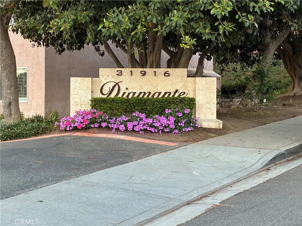 https://cdn.realtyfeed.com/cdn/127/306419024/0553e69f6adcd464c84eb1529dc3101e.webp