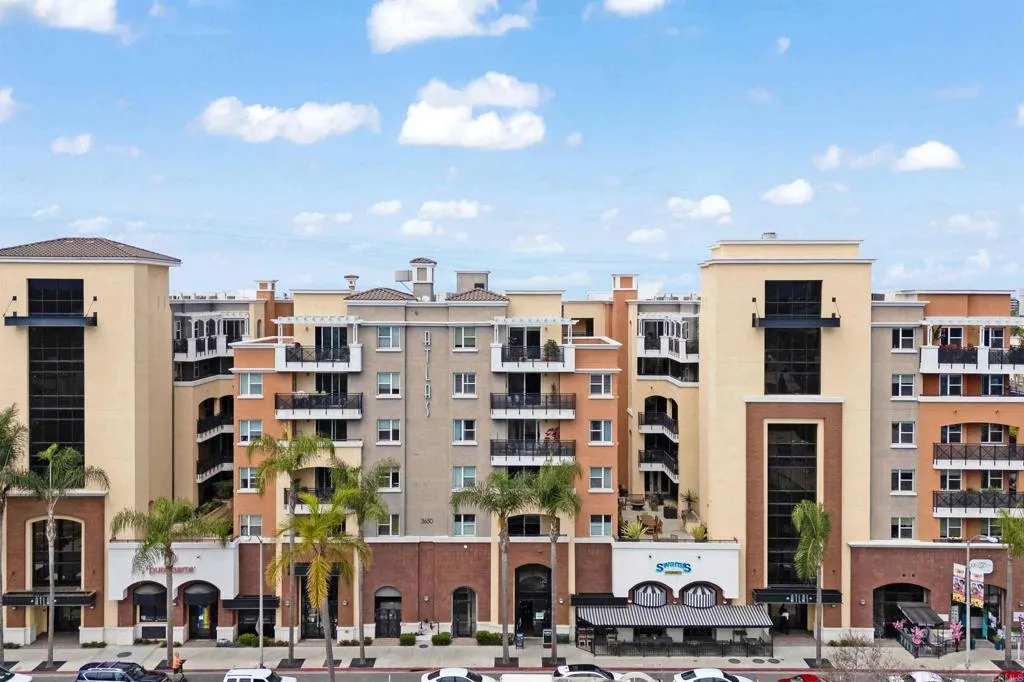 MLS: PTP2502813 Condo For Sale