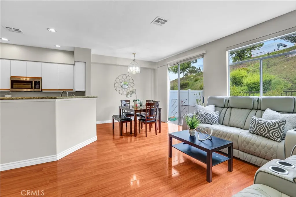 https://cdn.realtyfeed.com/cdn/127/306419539/844c41cb598e9ec6032aa83638289435.webp