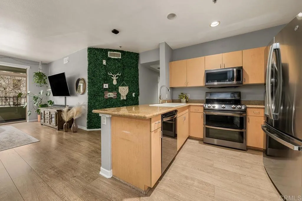 https://cdn.realtyfeed.com/cdn/127/306419689/e2b413ec8de3d65d471bfb22edce1d77.webp