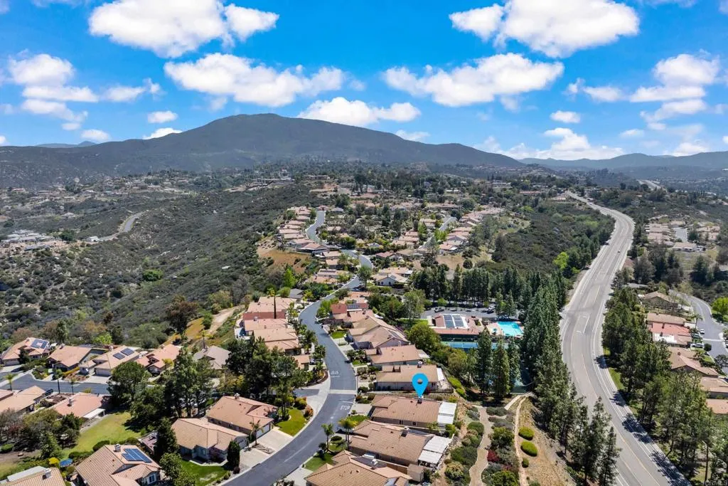 https://cdn.realtyfeed.com/cdn/127/306419991/392c3e02756807d2a9c75871feba7f9a.webp