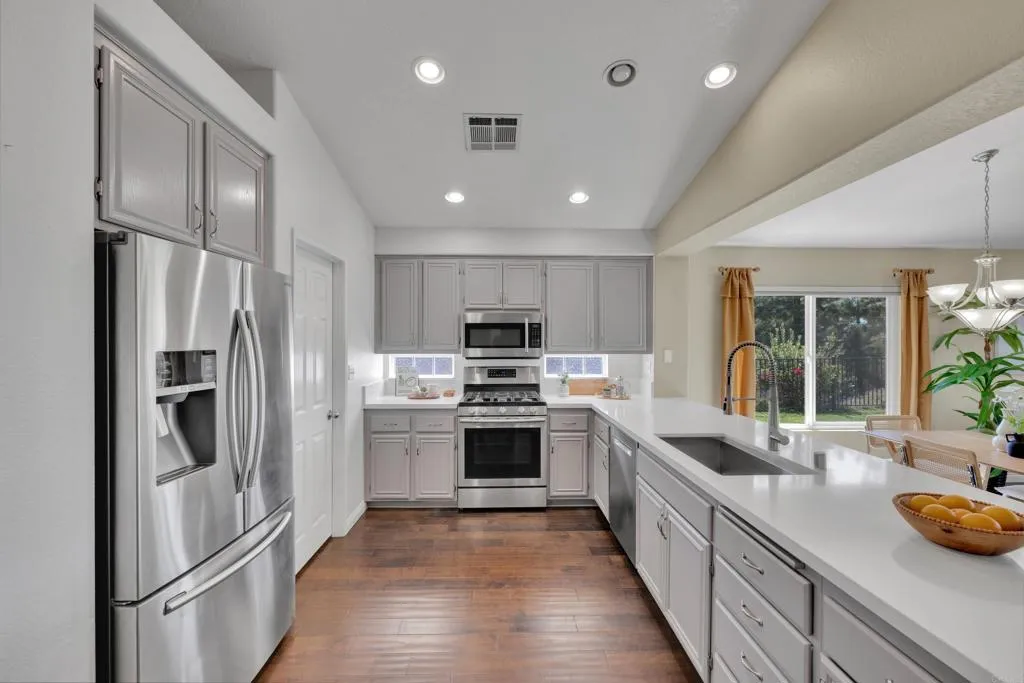 https://cdn.realtyfeed.com/cdn/127/306419991/9e158fdf28554499d816a0a446439374.webp