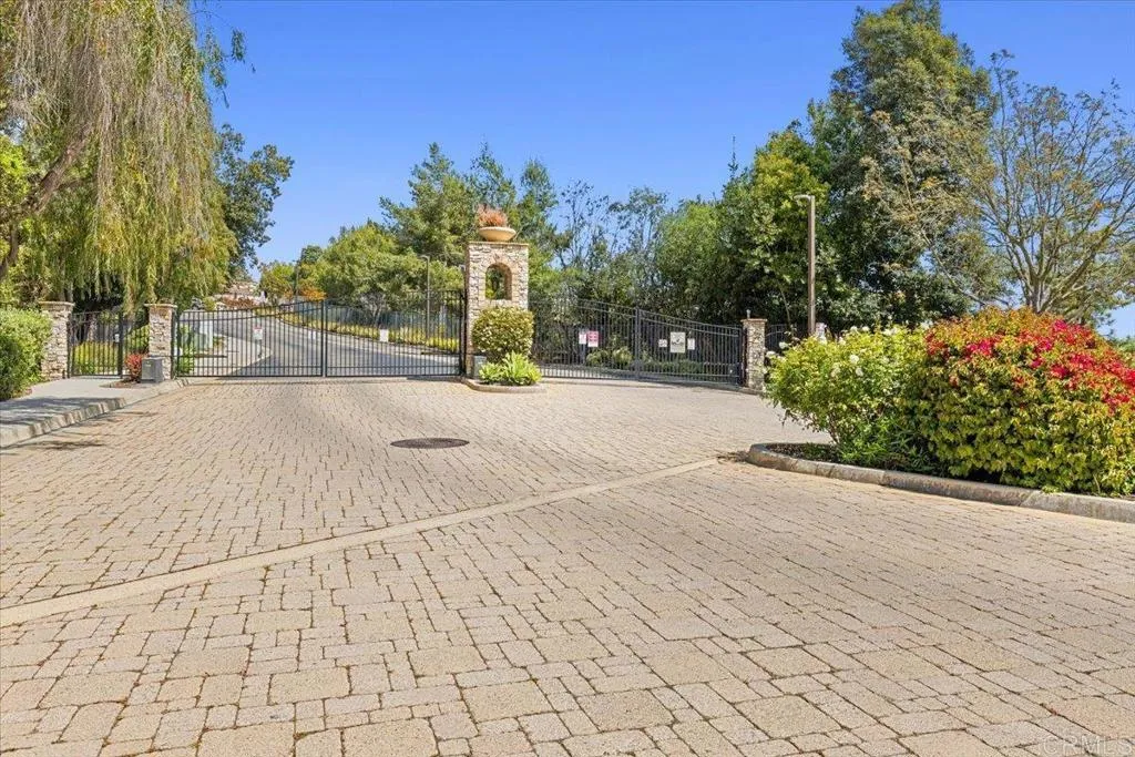 https://cdn.realtyfeed.com/cdn/127/306420340/07e22884e476a307f273837130bb44b5.webp