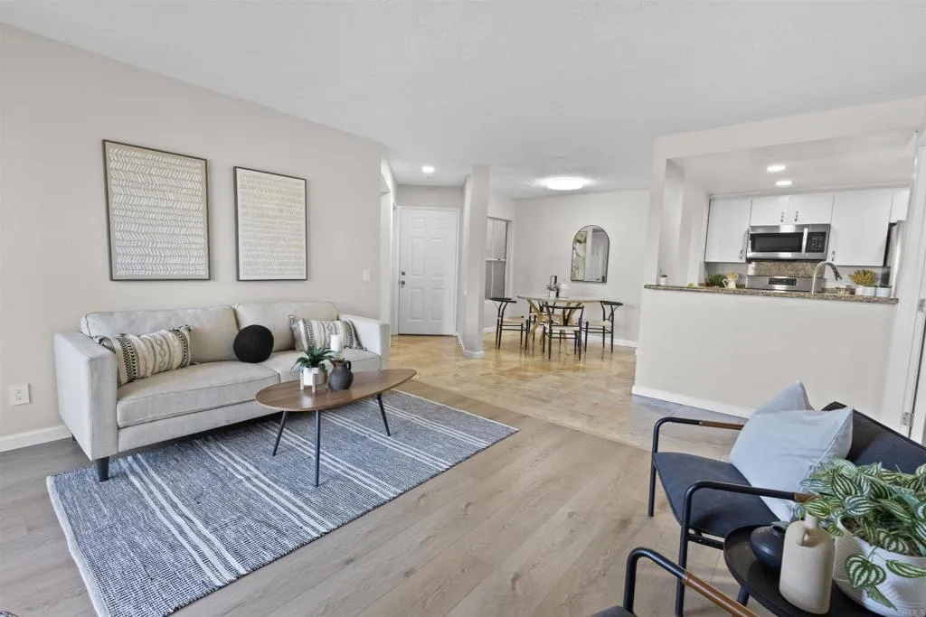 https://cdn.realtyfeed.com/cdn/127/306420373/80fe9af3d02eab0e9d9df69ce61b28bb.webp