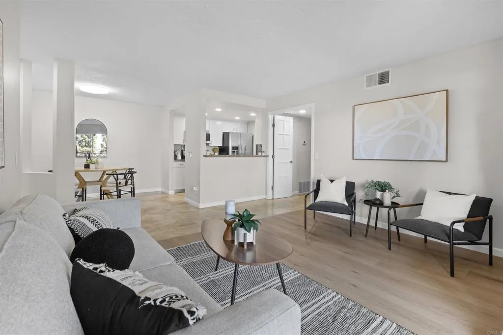 https://cdn.realtyfeed.com/cdn/127/306420373/b86deb833d17916b68a73ef48dd123a4.webp