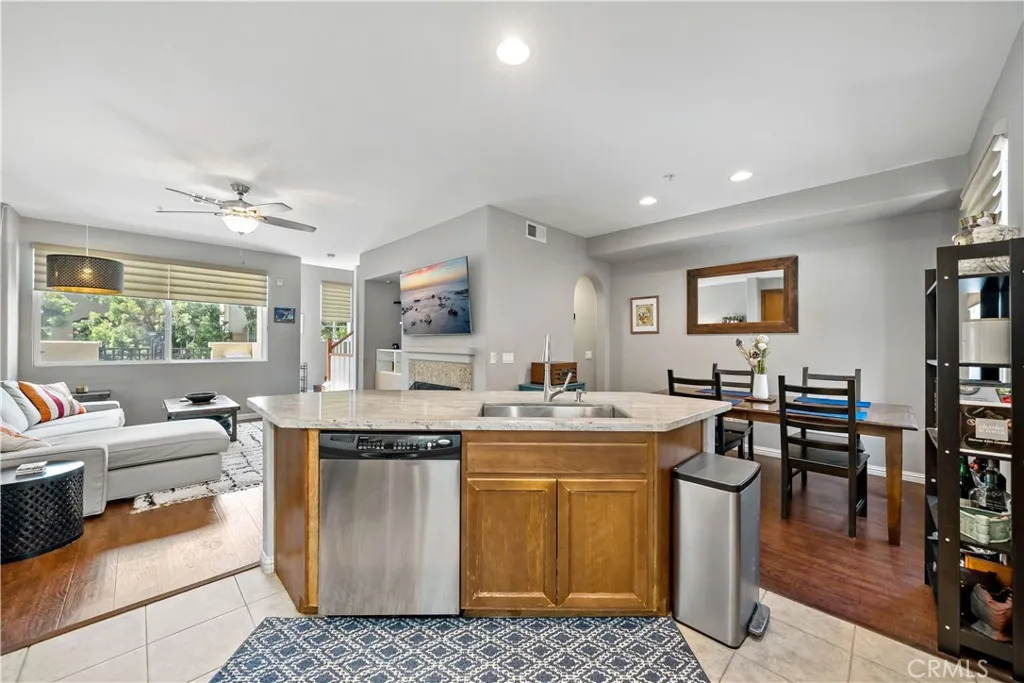 https://cdn.realtyfeed.com/cdn/127/306420480/63b2a3eec508eb2332114bf3f2460c9e.webp