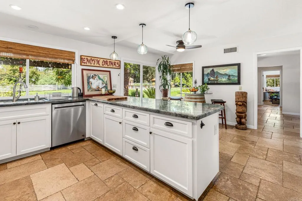 https://cdn.realtyfeed.com/cdn/127/306421072/ad0f9cca57d676f44fdc02aace33e85a.webp
