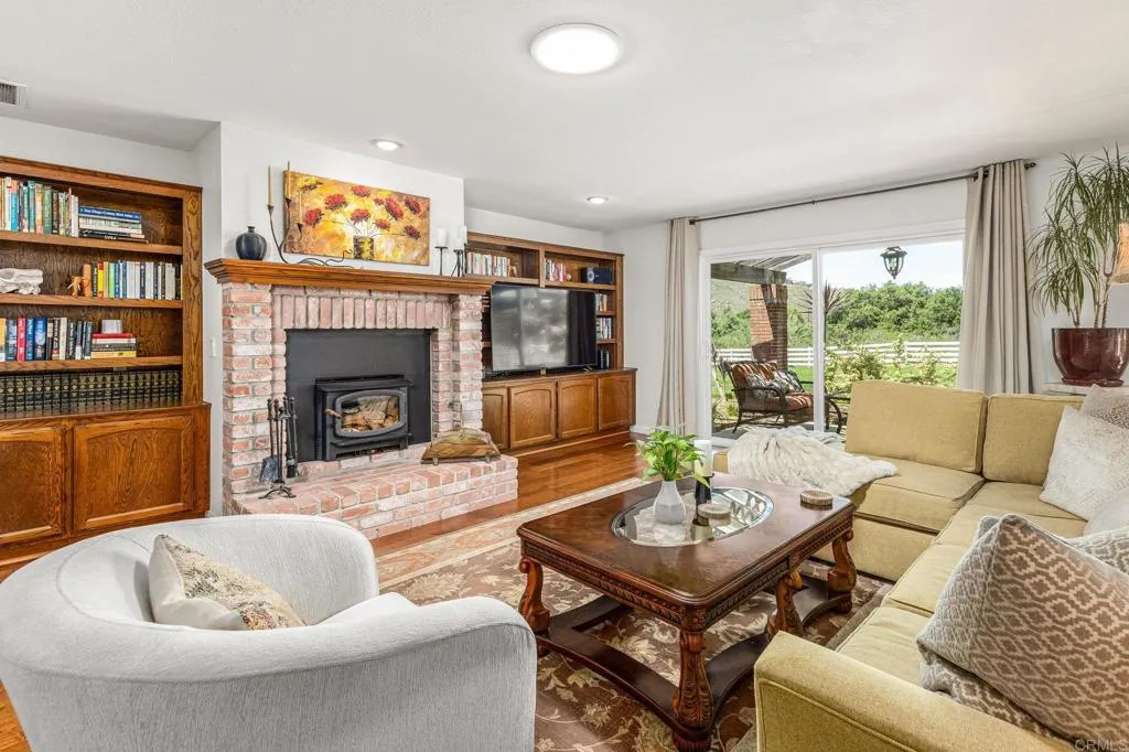 https://cdn.realtyfeed.com/cdn/127/306421072/b80a4c2df039c05a30a2b01b13273ee7.webp