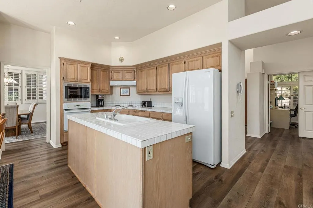 https://cdn.realtyfeed.com/cdn/127/306421109/4848fe6e68358817788fea252cbdf79a.webp