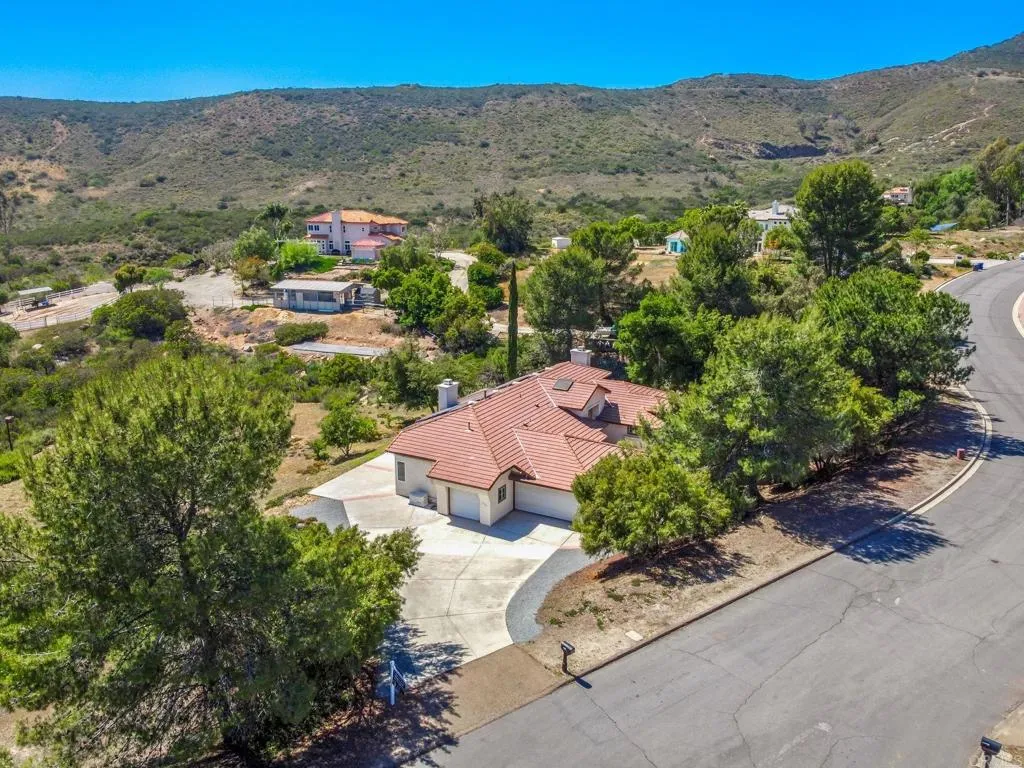 https://cdn.realtyfeed.com/cdn/127/306421109/7ee4256b642efe5264af5242c0aaee68.webp