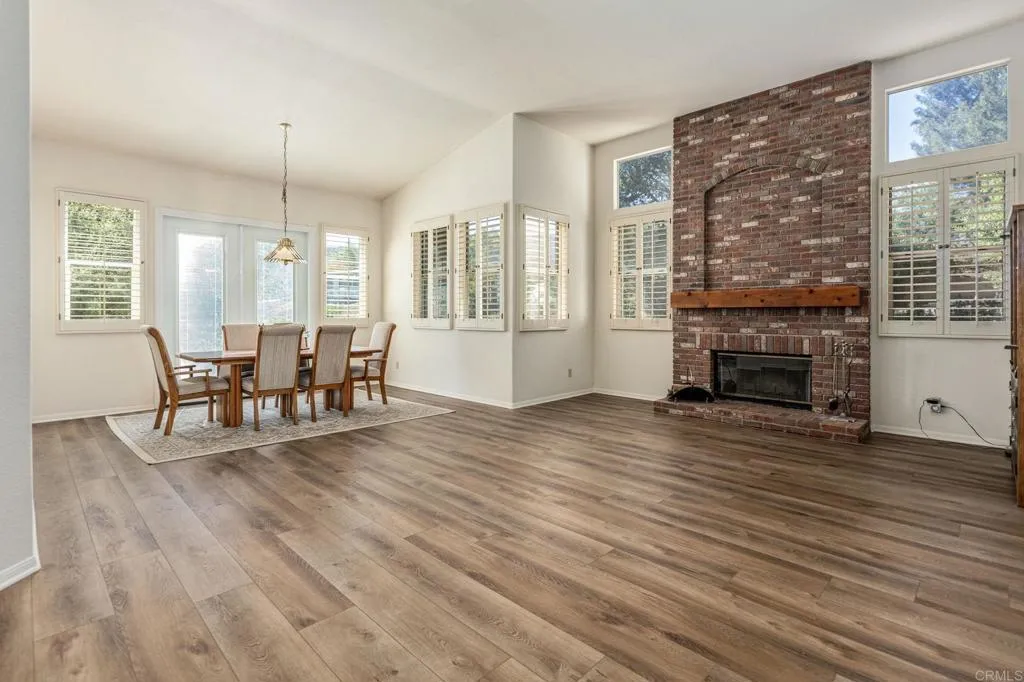 https://cdn.realtyfeed.com/cdn/127/306421109/c7bffdcd1a67e1c6cdca04ac113ee594.webp