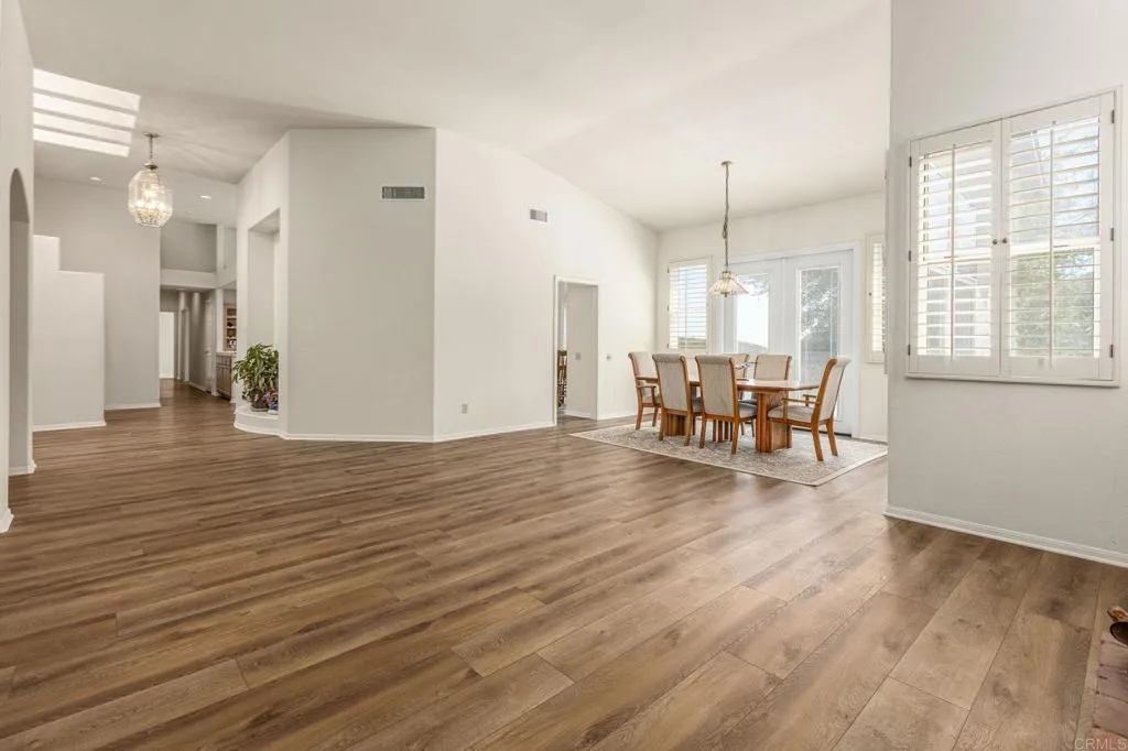 https://cdn.realtyfeed.com/cdn/127/306421109/cd09a87349e955fedf33c5cca952c165.webp