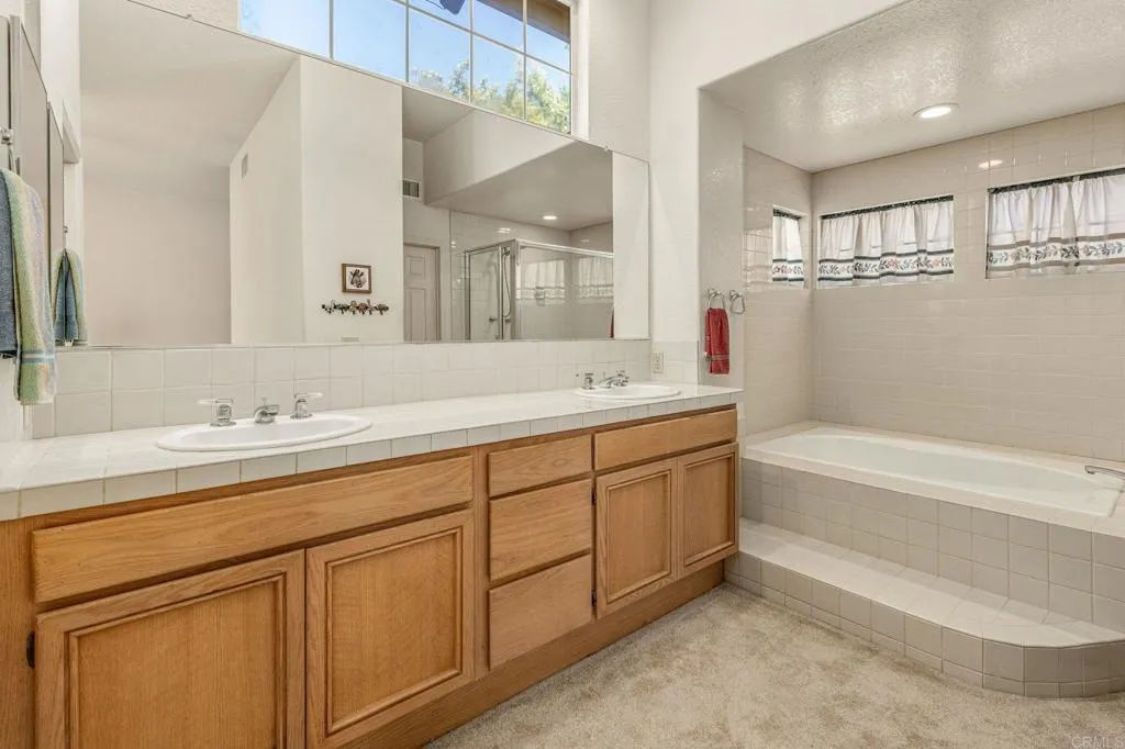 https://cdn.realtyfeed.com/cdn/127/306421109/dcaa95ca39a5c09efd85fcdb95b6ffad.webp