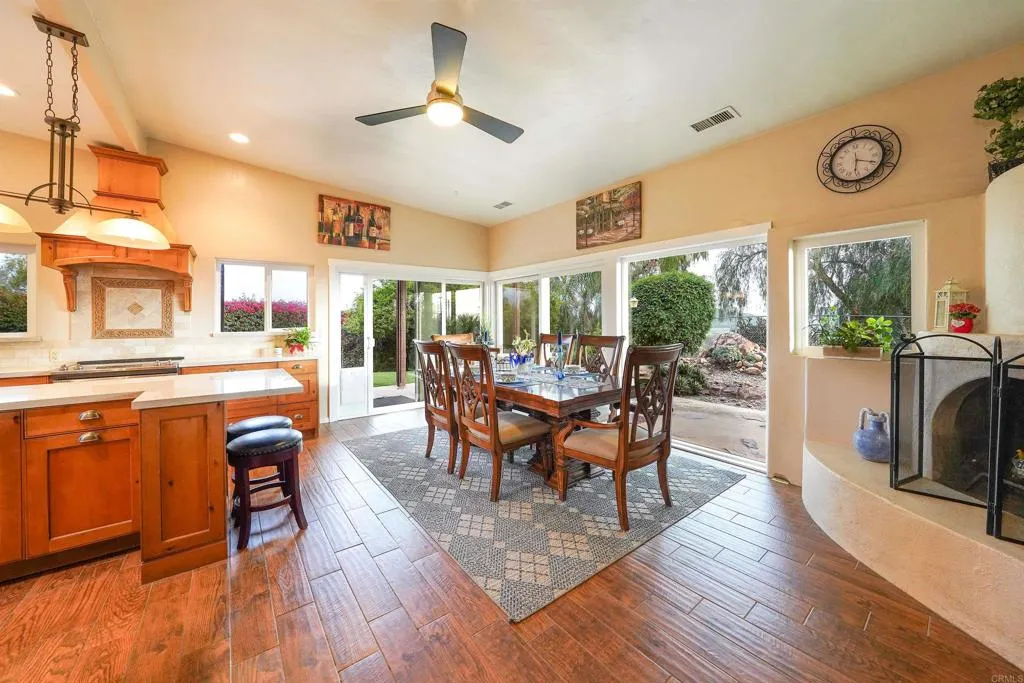 https://cdn.realtyfeed.com/cdn/127/306421256/08ba86cd6150326cb2f3a1f0ae7fff4e.webp