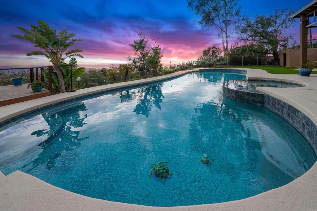https://cdn.realtyfeed.com/cdn/127/306421256/1aad7f3c6ca73e195914681b1fd5c436.webp