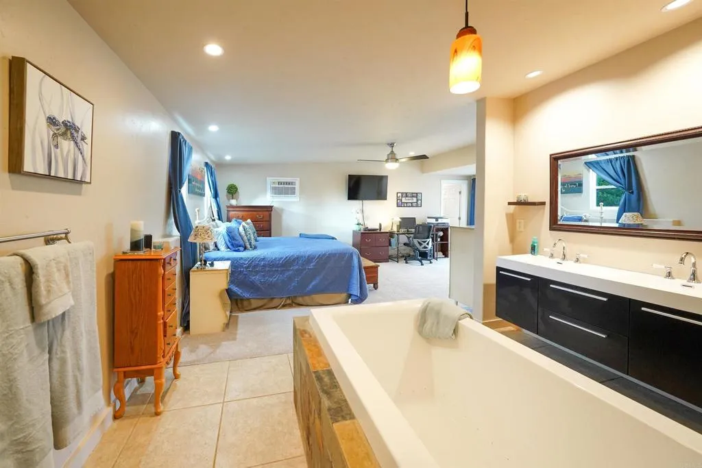 https://cdn.realtyfeed.com/cdn/127/306421256/2777bc4a5a9ebd02ee9726faca67dd03.webp