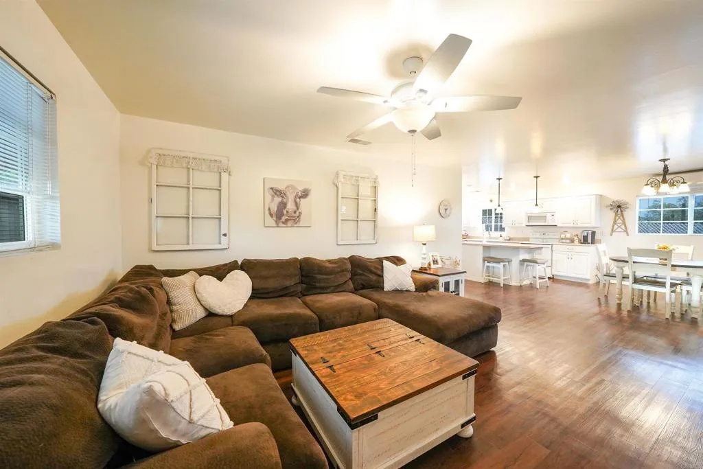 https://cdn.realtyfeed.com/cdn/127/306421256/41f61dc6fe7c142aedc8e101467fb1a5.webp