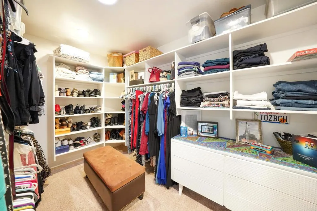 https://cdn.realtyfeed.com/cdn/127/306421256/4af3de9167ca9df5814a5e605ba1f9a2.webp