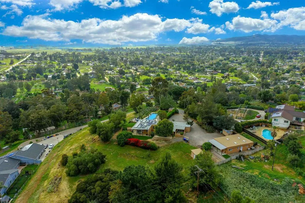https://cdn.realtyfeed.com/cdn/127/306421256/4aff25588aa968f1ef9f3e3ef23fb8cc.webp