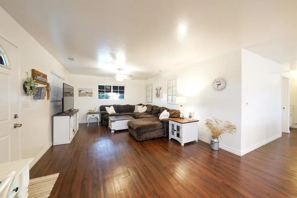 https://cdn.realtyfeed.com/cdn/127/306421256/4ed03b1c009d6bc35d4241306bbad9f9.webp