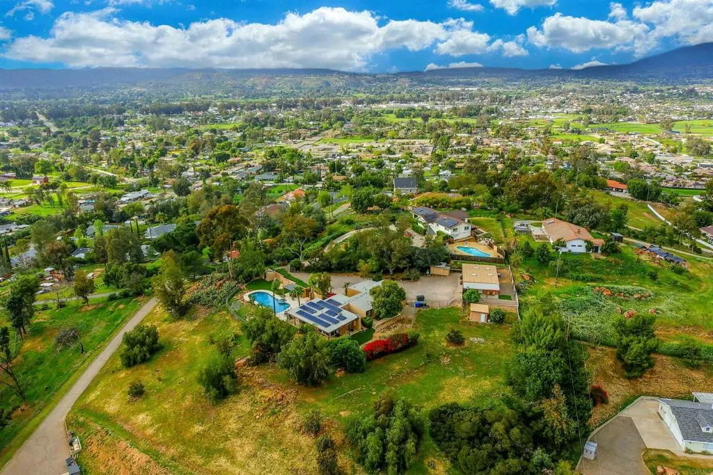 https://cdn.realtyfeed.com/cdn/127/306421256/7b1110513c09abfc0ebbc98b5d8557ad.webp