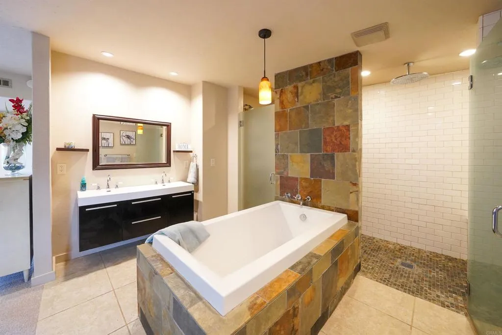 https://cdn.realtyfeed.com/cdn/127/306421256/90363e3f1c9497da7a3255641b4a179a.webp