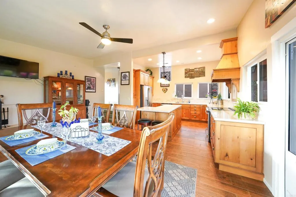 https://cdn.realtyfeed.com/cdn/127/306421256/a1ee3ae60336fc648ebc845ddd43c966.webp