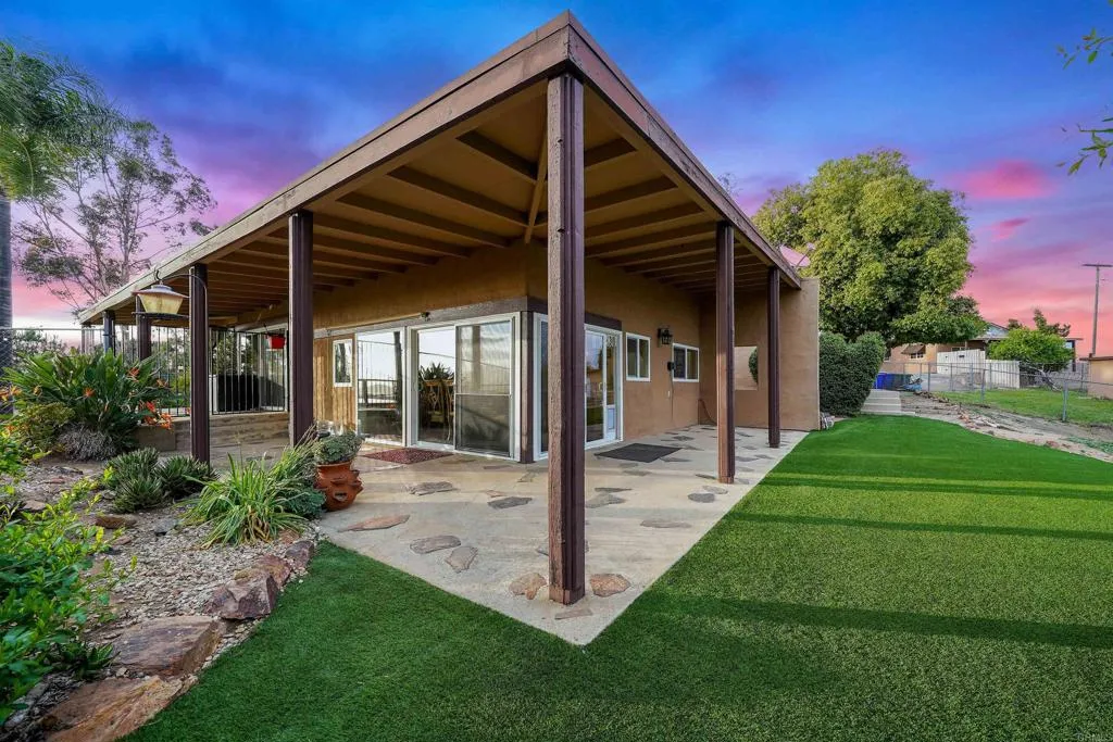 https://cdn.realtyfeed.com/cdn/127/306421256/b33ad814298f99cc9ccc4a3965438ef6.webp