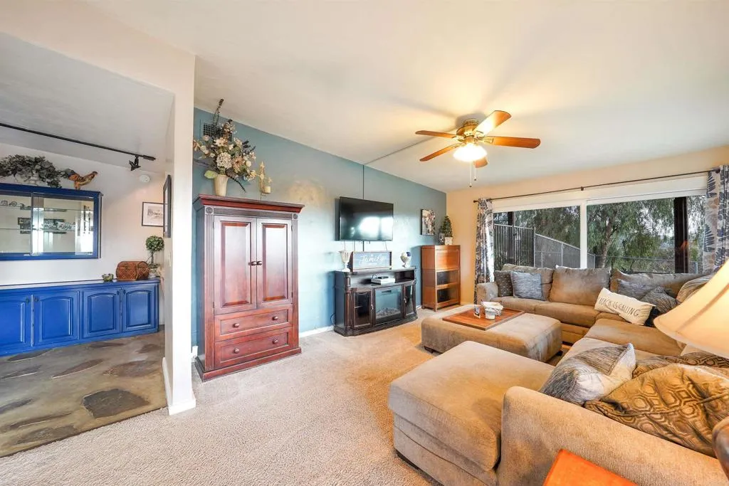 https://cdn.realtyfeed.com/cdn/127/306421256/c752373ed52dc1d78ee604242a1549d0.webp