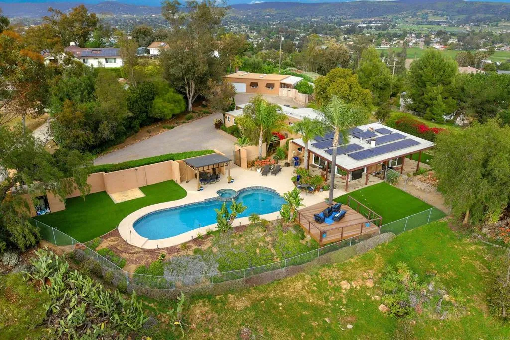 https://cdn.realtyfeed.com/cdn/127/306421256/df8412a1770677a624a749655a1ac165.webp