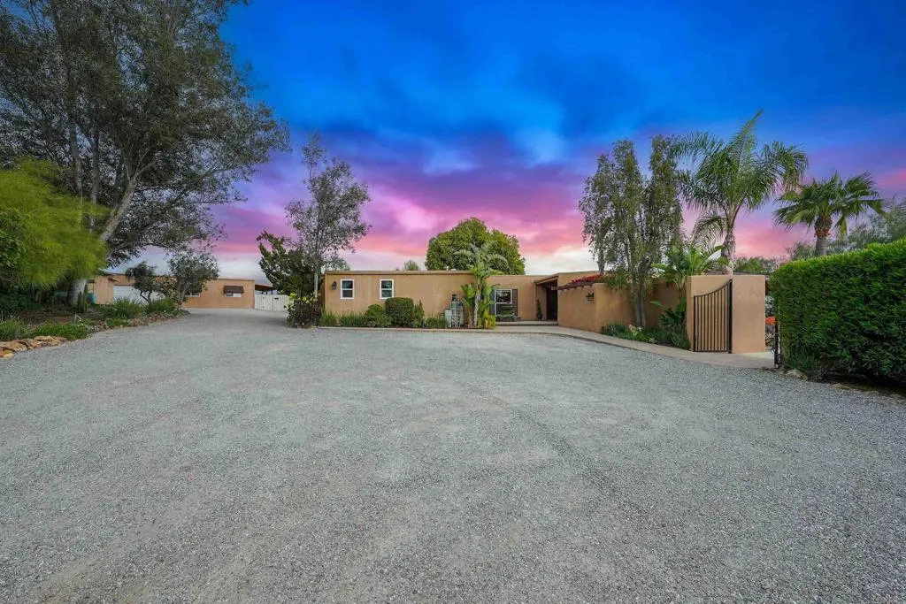 https://cdn.realtyfeed.com/cdn/127/306421256/e4ffa65dfa6eaae2e4d9b3e654e1fda9.webp