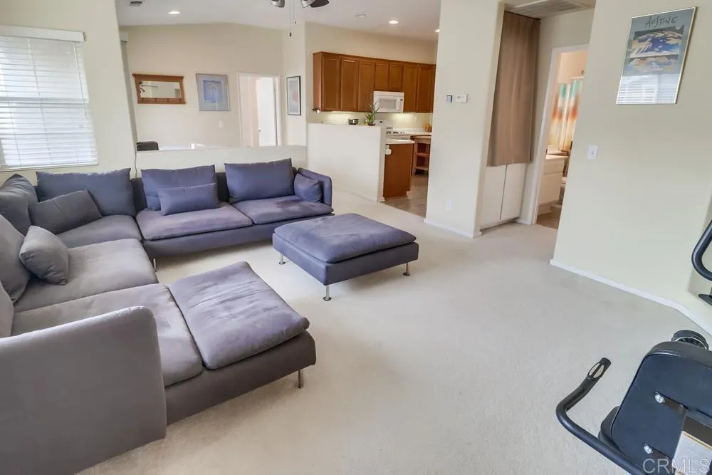 https://cdn.realtyfeed.com/cdn/127/306421406/6abbaef121533859227cb914286cfc28.webp