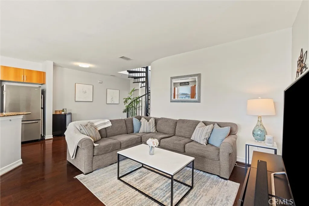 Photo #4: PW25089006 Listing 