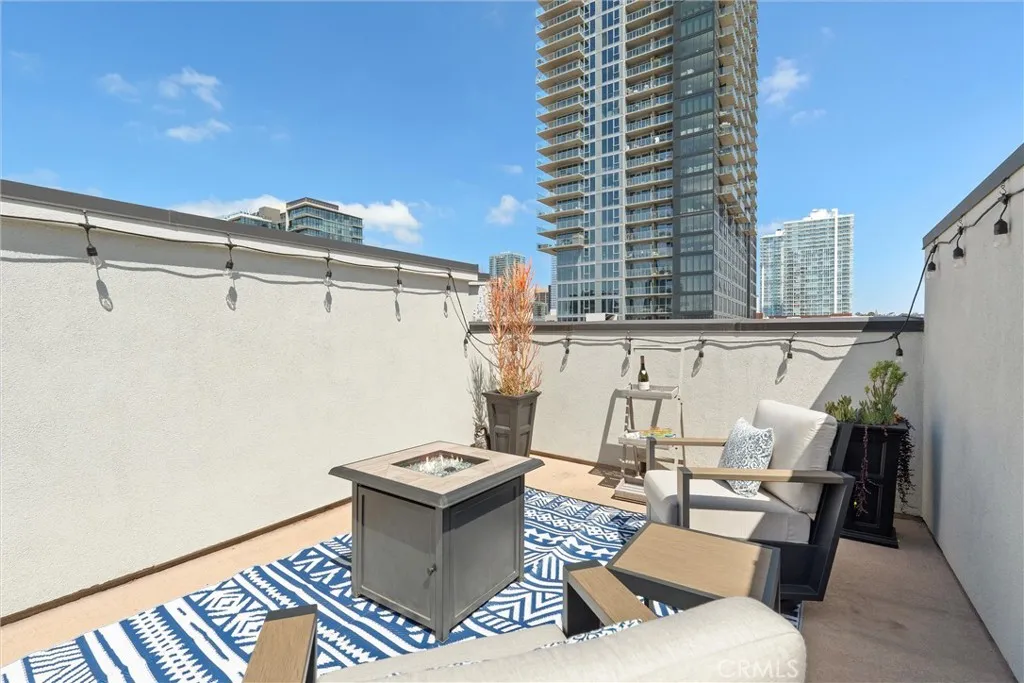 https://cdn.realtyfeed.com/cdn/127/306421496/8ed9855e643249affbca1f4c71cabc67.webp