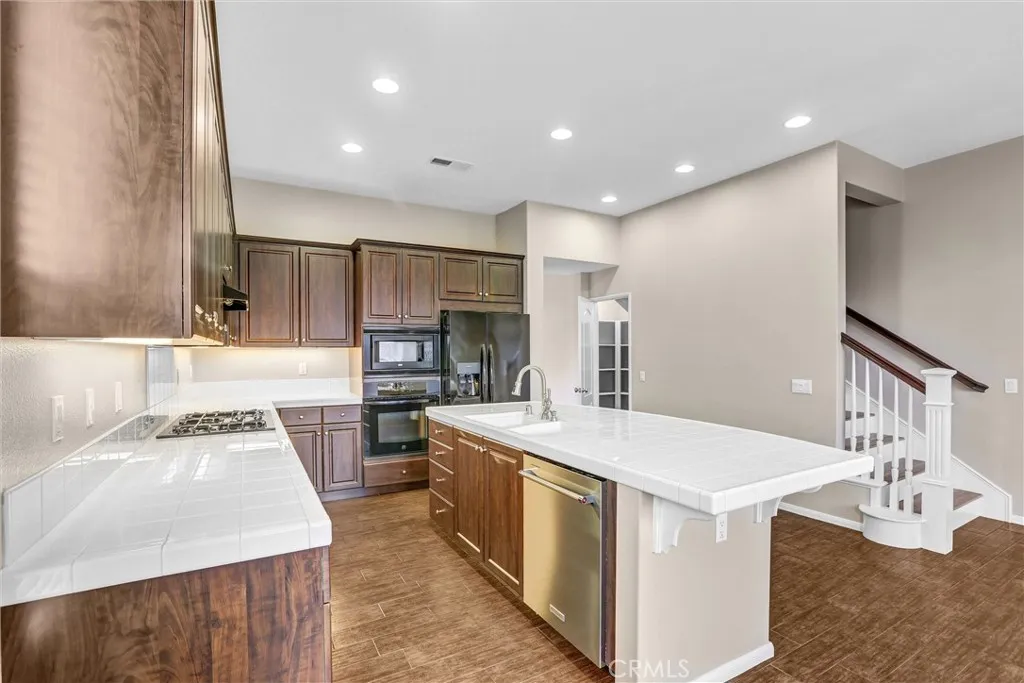 https://cdn.realtyfeed.com/cdn/127/306421554/f8acab13e927d1b0742b81a8068f601f.webp