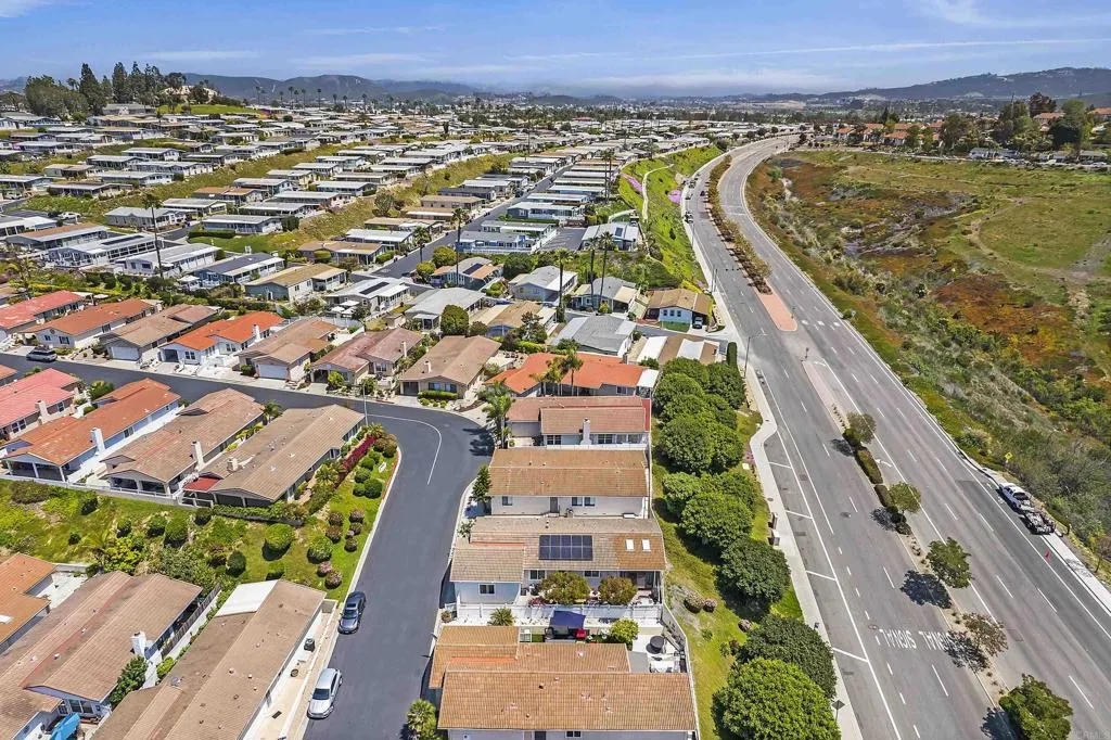 https://cdn.realtyfeed.com/cdn/127/306421753/b9f4643c7f951ba32ecca7df02b6a71a.webp